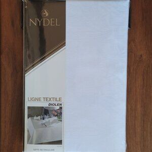 BNWT Elegant Vintage White Table Cloth - Made in France